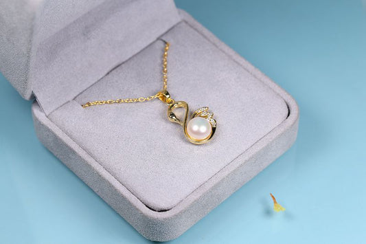 UNI-11018-1 - Pearly Swan Gold - Necklace